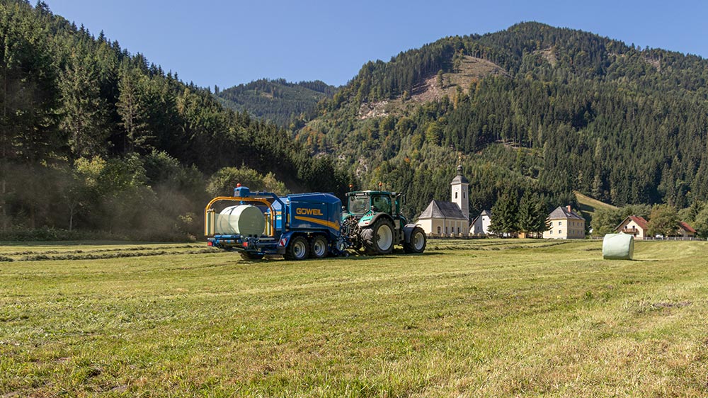 G-1 F125 Baler-wrapper combination in use