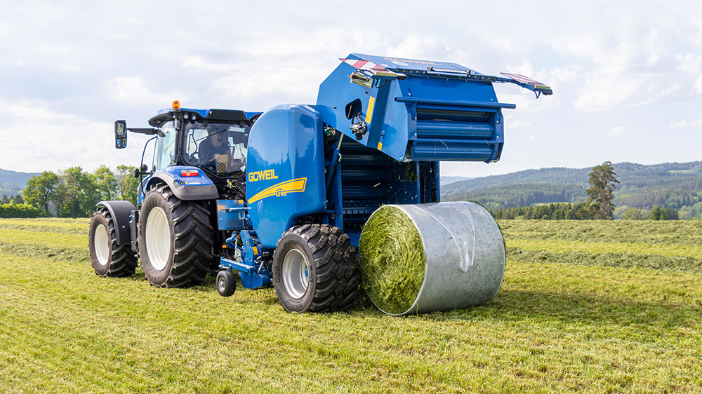 G-1 F125 Baler-wrapper combination in use